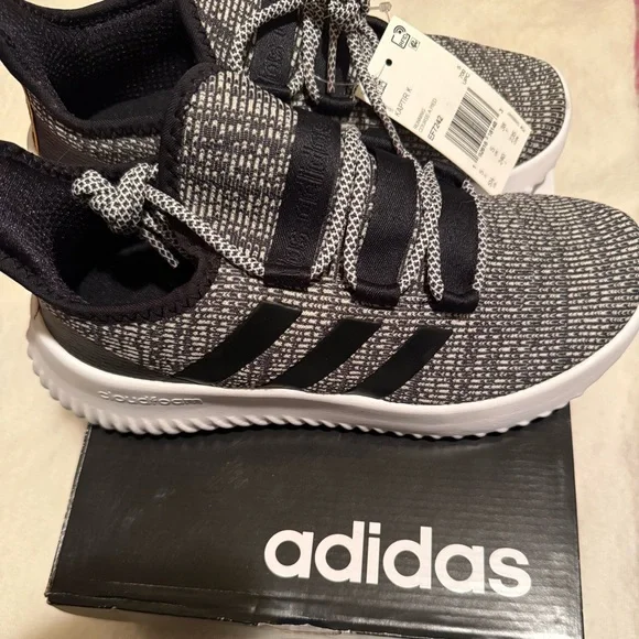 NIB Adidas Kaptir EF7242 women’s running/lifestyle sneakers. Wm sz 5.5. Light. - Picture 2 of 8